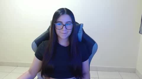 Snapshot of sahaliefox_ chatting on December 1, 2025, 8:25 pm Sahaliefox online show from December 1, 2025, 8:25 pm