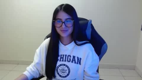 Snapshot of sahaliefox_ chatting on December 3, 2025, 11:36 pm Sahaliefox online show from December 3, 2025, 11:36 pm