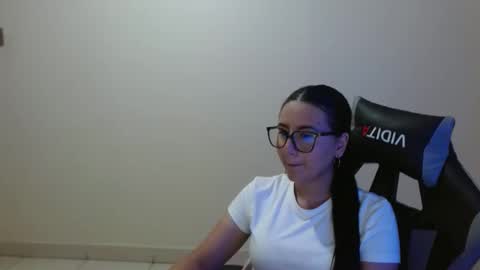 Snapshot of sahaliefox_ chatting on February 23, 2026, 8:06 pm Sahaliefox online show from February 23, 2026, 8:06 pm