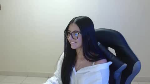 Snapshot of sahaliefox_ chatting on March 25, 2026, 9:10 pm Sahaliefox online show from March 25, 2026, 9:10 pm