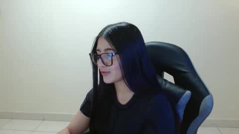 Sahaliefox  online show from April 28, 2026, 2:33 pm