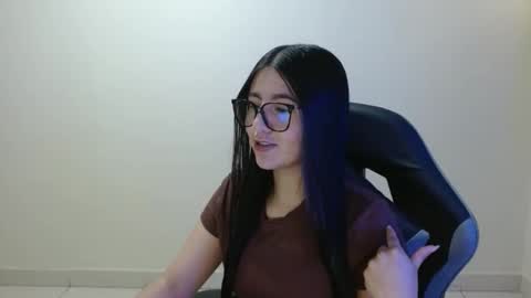 Sahaliefox  online show from May 3, 2026, 2:12 pm