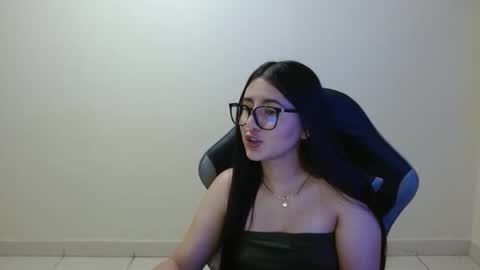 Sahaliefox  online show from May 4, 2026, 9:44 pm