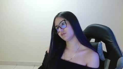 Sahaliefox  online show from May 7, 2026, 9:20 pm