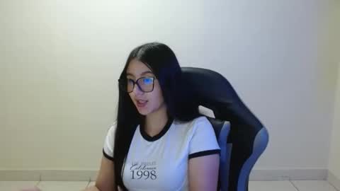 Sahaliefox  online show from May 13, 2026, 11:33 pm