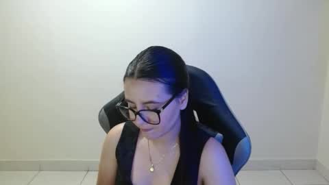 Sahaliefox  online show from May 14, 2026, 9:43 pm