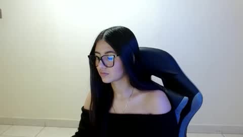 Sahaliefox  online show from May 22, 2026, 5:51 pm