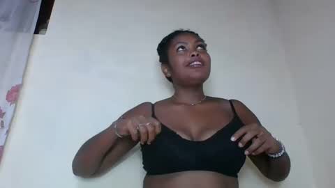 sahina93 online show from March 6, 2025, 12:09 pm