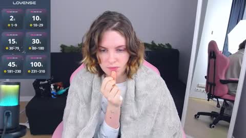 Adel online show from December 14, 2025, 7:47 am