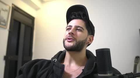 Snapshot of saimonhot1 chatting on October 22, 2025, 8:19 pm saimon  online show from October 22, 2025, 8:19 pm