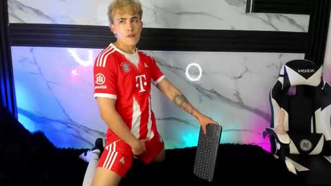 Snapshot of saimonvela chatting on October 22, 2025, 4:46 am Juan online show from October 22, 2025, 4:46 am