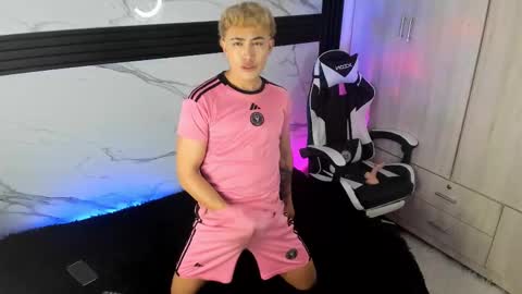 Snapshot of saimonvela chatting on October 30, 2025, 12:28 pm Juan online show from October 30, 2025, 12:28 pm