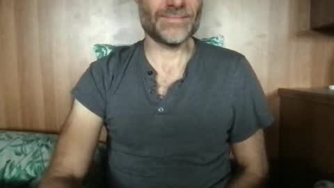 Snapshot of saint009 chatting on October 16, 2025, 10:05 am saint009 online show from October 16, 2025, 10:05 am