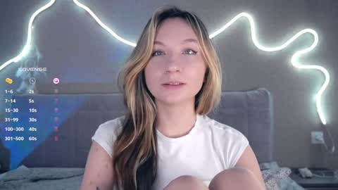 Alyson or just Aly   online show from February 4, 2025, 8:28 pm