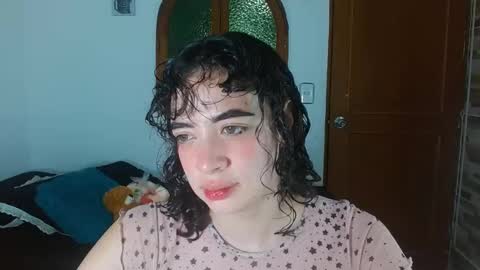 Snapshot of sajecrismaa chatting on September 17, 2025, 8:32 pm crisma online show from September 17, 2025, 8:32 pm