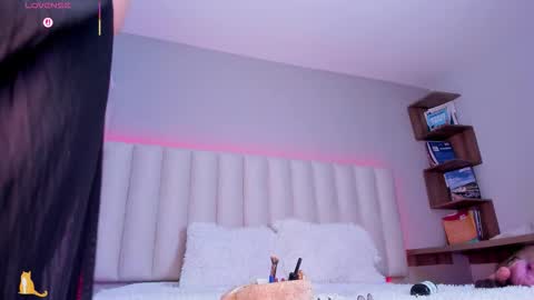  Sally White  online show from September 18, 2025, 3:19 am