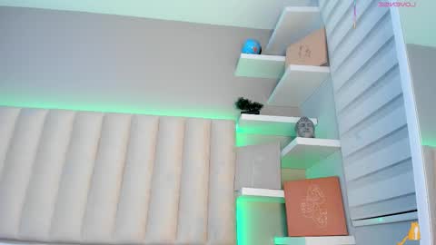  Sally White  online show from October 21, 2025, 3:07 am