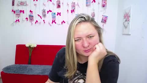Snapshot of sallyverda chatting on May 15, 2026, 5:42 pm Sally online show from May 15, 2026, 5:42 pm