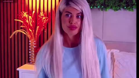 SalmaRoze online show from May 17, 2026, 3:37 am