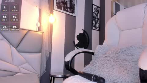 salome__evans online show from December 4, 2024, 11:46 pm