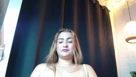 Snapshot of salome__lopez_ chatting on September 25, 2025, 1:48 pm SALOME online show from September 25, 2025, 1:48 pm