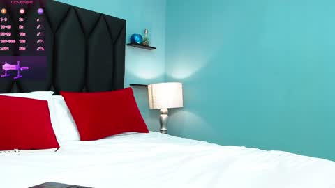 Snapshot of salome_adams1 chatting on January 15, 2025, 12:47 pm   online show from January 15, 2025, 12:47 pm