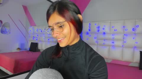 Snapshot of salome_rouse chatting on October 3, 2025, 4:37 pm Salome Rose online show from October 3, 2025, 4:37 pm