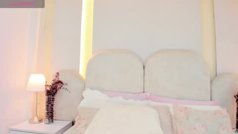 Snapshot of salomebell chatting on September 27, 2025, 10:26 pm   online show from September 27, 2025, 10:26 pm