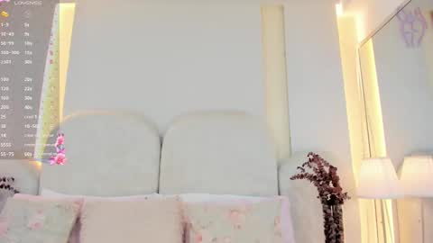 Snapshot of salomebell chatting on October 16, 2025, 7:59 pm   online show from October 16, 2025, 7:59 pm