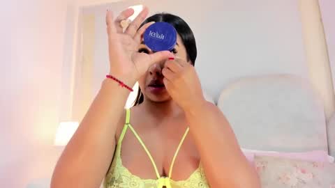 Snapshot of salomebell chatting on October 17, 2025, 9:39 pm   online show from October 17, 2025, 9:39 pm