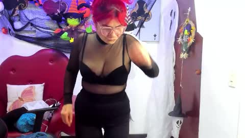 Snapshot of salomee_diazz chatting on October 31, 2025, 9:05 pm Salomee diazz online show from October 31, 2025, 9:05 pm