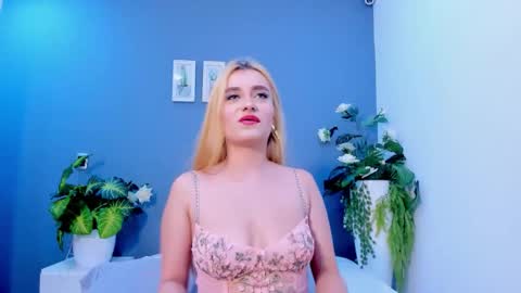 Snapshot of salomelarzon chatting on April 27, 2026, 11:03 pm Salome Larzon online show from April 27, 2026, 11:03 pm