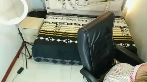 Snapshot of salomemilf202 chatting on October 18, 2025, 4:37 am salomemilf202 online show from October 18, 2025, 4:37 am