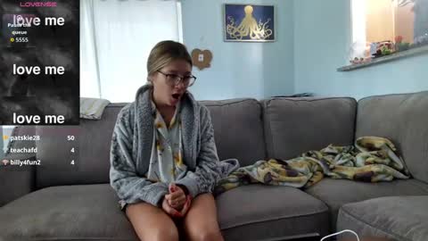 Snapshot of saltycaptain69_hatgirl69 chatting on October 9, 2025, 2:15 pm Salty Captain 69 Hat Girl 69 online show from October 9, 2025, 2:15 pm