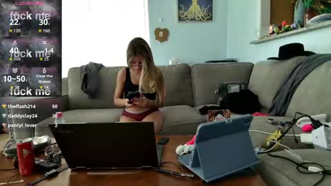 Snapshot of saltycaptain69_hatgirl69 chatting on October 22, 2025, 2:06 pm Salty Captain 69 Hat Girl 69 online show from October 22, 2025, 2:06 pm