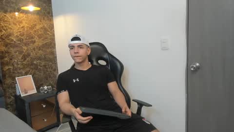 Snapshot of salvatore_damore chatting on December 18, 2024, 11:24 am SALVATORE online show from December 18, 2024, 11:24 am