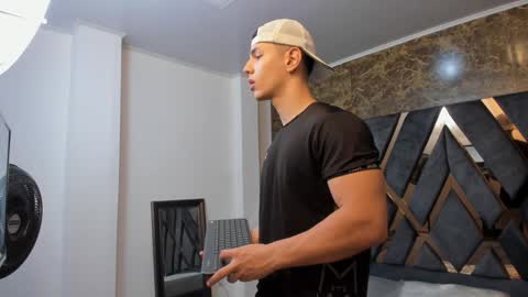 Snapshot of salvatore_damore chatting on December 27, 2024, 11:17 am SALVATORE online show from December 27, 2024, 11:17 am