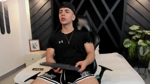 Snapshot of salvatore_damore chatting on February 6, 2025, 2:48 pm SALVATORE online show from February 6, 2025, 2:48 pm