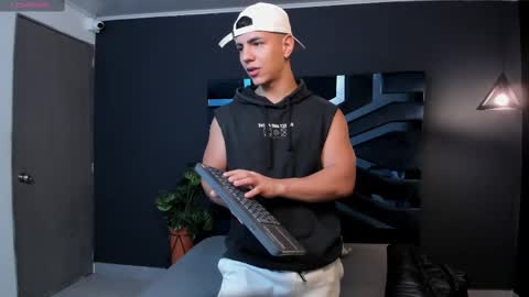 Snapshot of salvatore_damore chatting on March 10, 2025, 11:10 am SALVATORE online show from March 10, 2025, 11:10 am