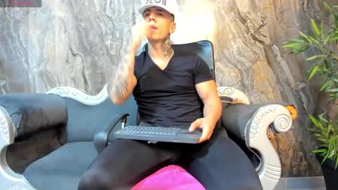 Snapshot of salvatore_damore chatting on September 17, 2025, 11:12 am SALVATORE online show from September 17, 2025, 11:12 am