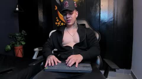 Snapshot of salvatore_damore chatting on October 14, 2025, 5:36 pm SALVATORE online show from October 14, 2025, 5:36 pm