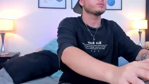 Snapshot of salvatore_muller chatting on November 3, 2025, 4:36 am Salvatore online show from November 3, 2025, 4:36 am