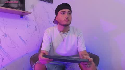 Snapshot of salvatore_muller chatting on November 3, 2025, 9:59 pm Salvatore online show from November 3, 2025, 9:59 pm