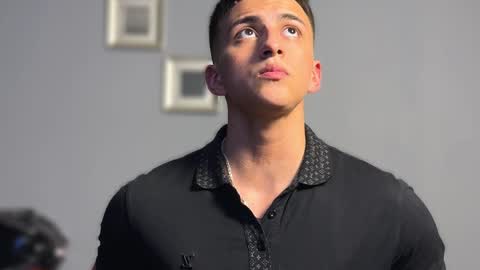 Snapshot of salvatore_romanoo chatting on March 23, 2026, 4:05 am Salvatore online show from March 23, 2026, 4:05 am