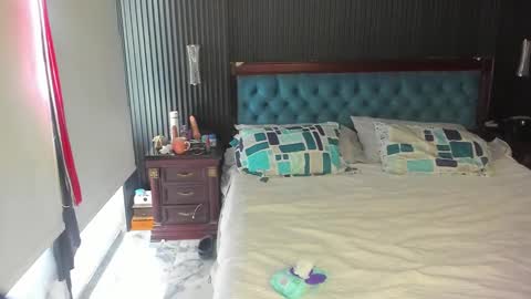 Snapshot of sam_and_molly chatting on September 19, 2025, 6:52 pm Sam and Molly online show from September 19, 2025, 6:52 pm