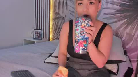 Snapshot of samaantha_white_ chatting on September 25, 2025, 11:47 am Samaantha online show from September 25, 2025, 11:47 am