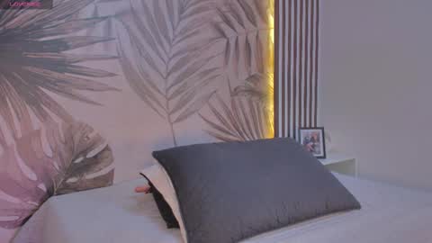 Snapshot of samaantha_white_ chatting on October 3, 2025, 11:51 am Samaantha online show from October 3, 2025, 11:51 am