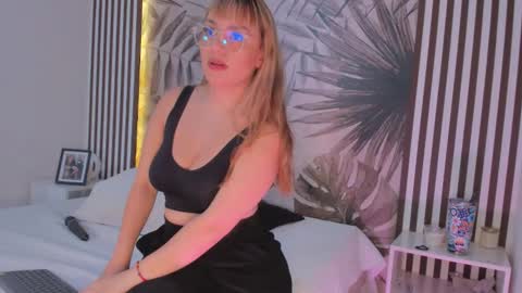 Snapshot of samaantha_white_ chatting on October 20, 2025, 11:54 am Samaantha online show from October 20, 2025, 11:54 am