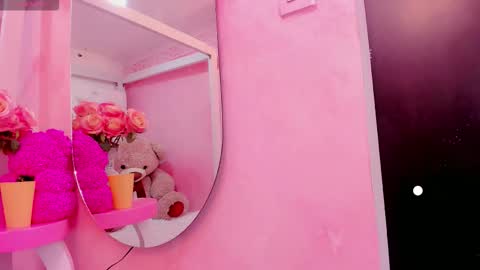 samanta__milk online show from October 19, 2025, 5:13 pm