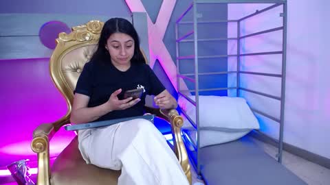  Aiko  Samantha  online show from January 8, 2025, 9:42 am